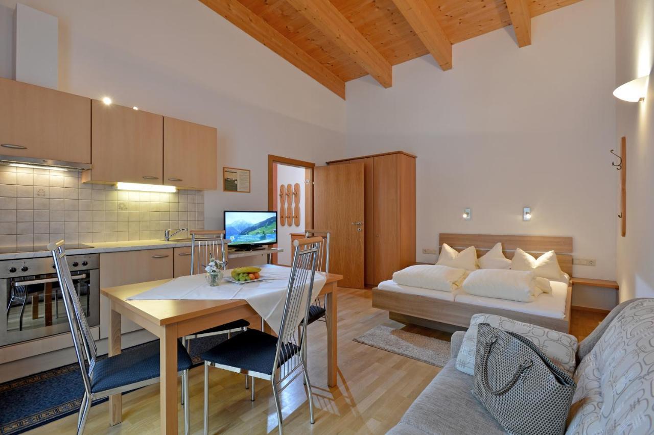 Ferienwohnungen Haus Der Mitte Mayrhofen Esterno foto