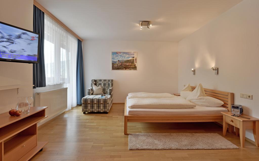 Ferienwohnungen Haus Der Mitte Mayrhofen Camera foto